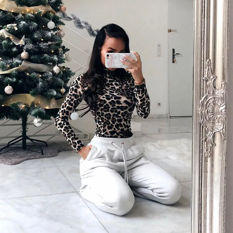 

Autumn and winter 2020 slim sexy old age leopard print medium length bottomed shirt long sleeve women's top