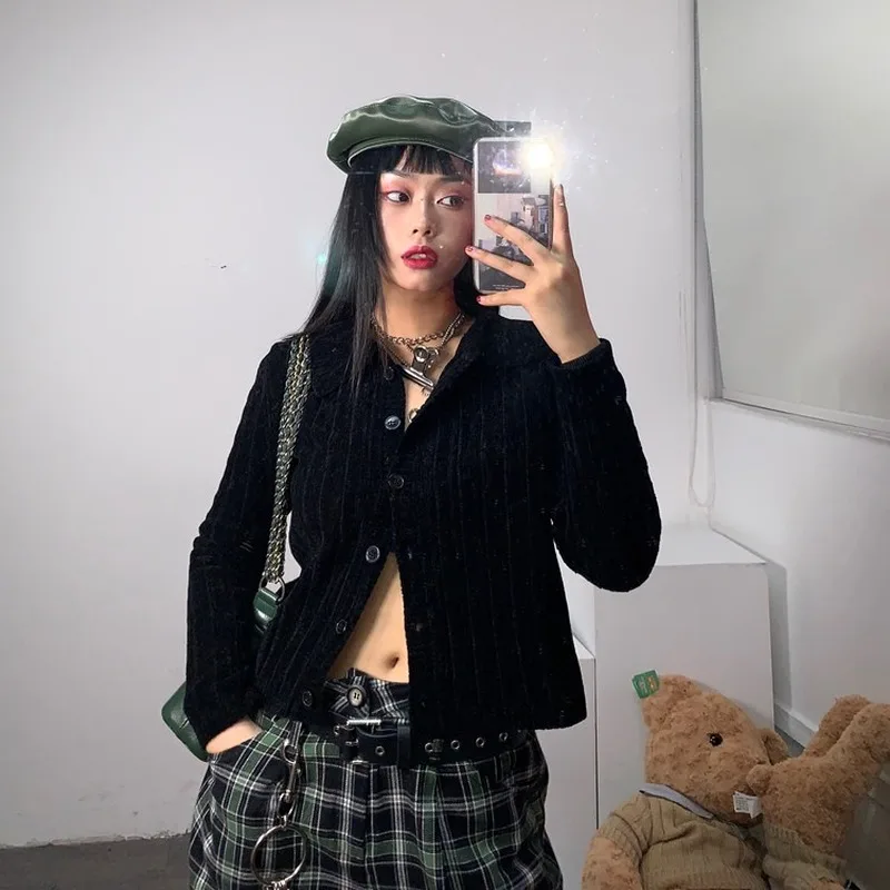 Новинка 2021 Женский Осенний короткий черный тонкий свитер в Вертикальную Полоску