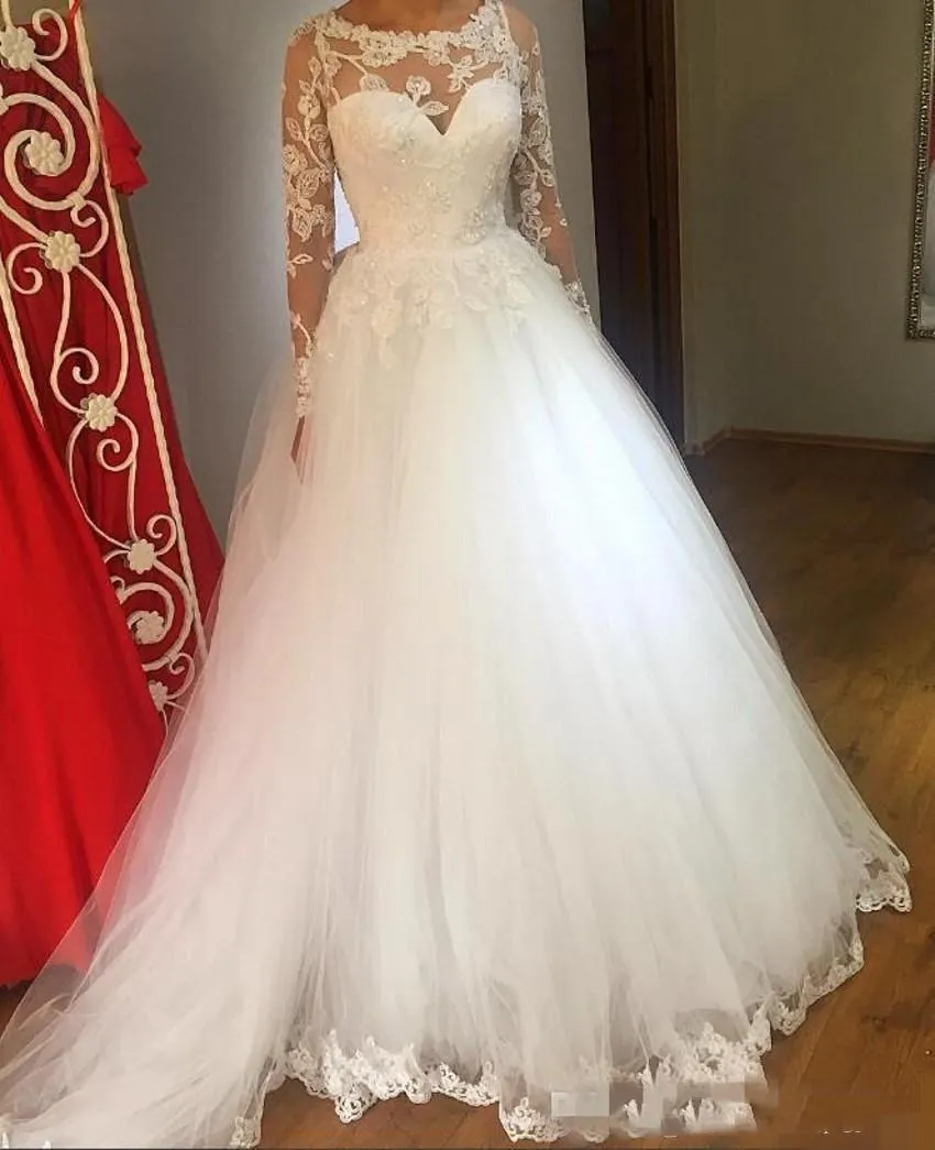 Изысканное свадебное платье с длинным рукавом белое кружевной аппликацией