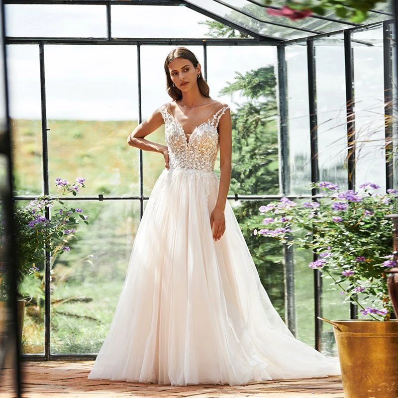 

V Neck Wedding Dresses Light Champagne Romantic Applique Open Back Sleeveless A Line Backless Bridal Dress Vestido De Noiva