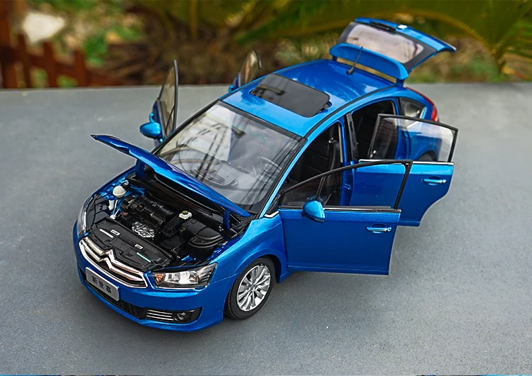 Оригинальный авторизованный игрушечный автомобиль из оригинального сплава 1:18