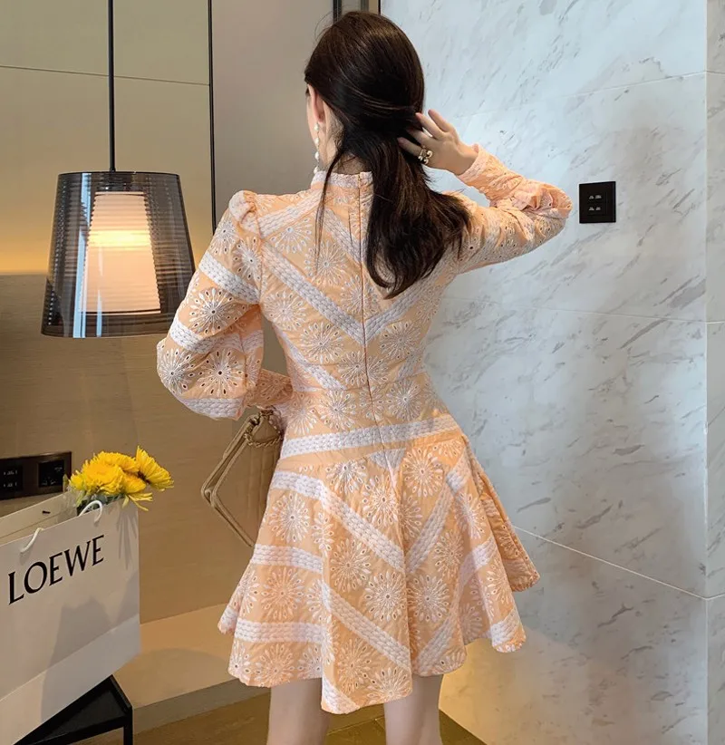 

spring autumn Fashion Women Vintage Lace Embroidery Single-breasted lantern long sleeves Slim Dresses