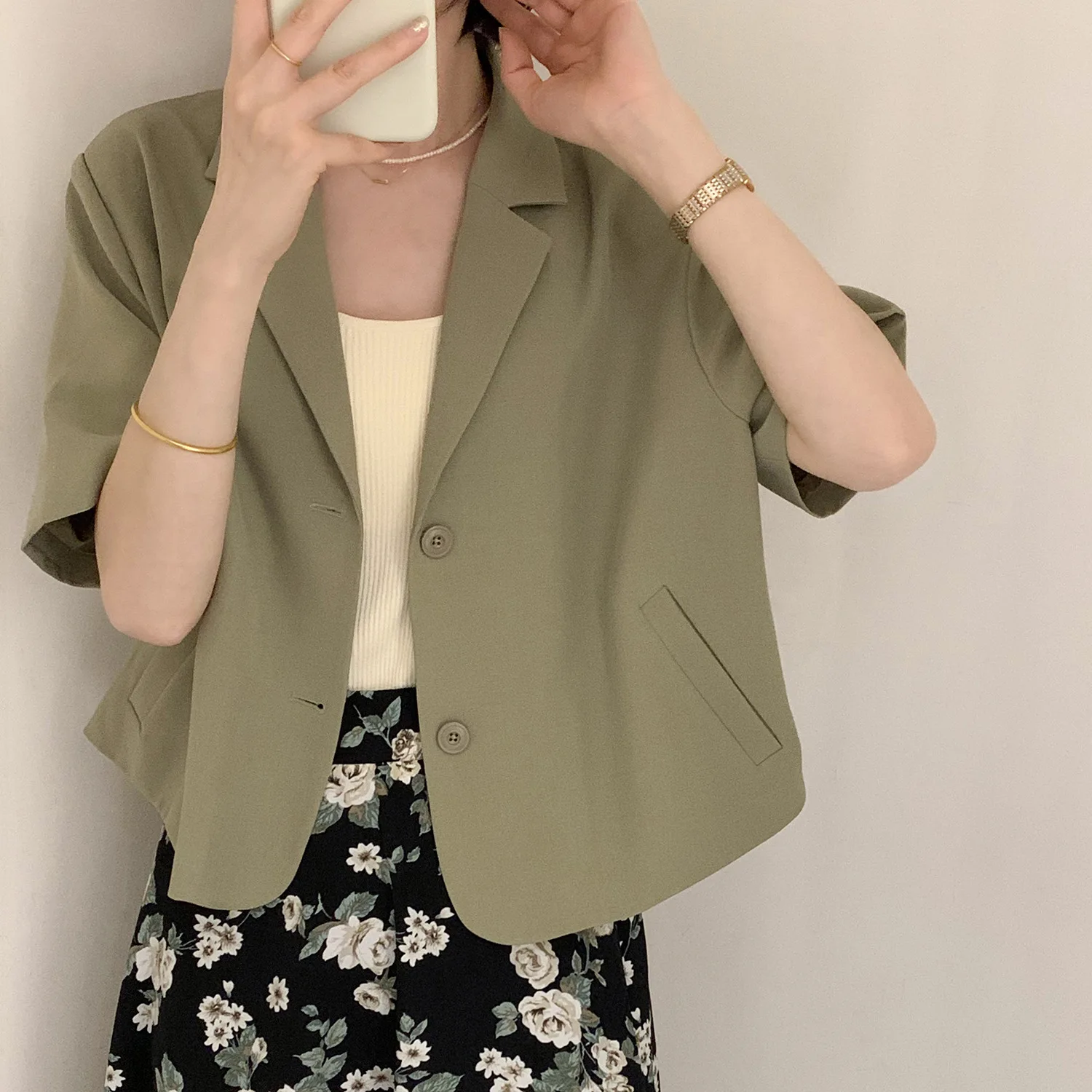 

Женский короткий Блейзер, тонкий однотонный блейзер с отложным воротником и коротким рукавом, повседневная верхняя одежда, лето 2021