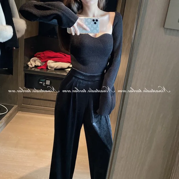 

It takes only one second to move your heart, sexy curved neckline, off-the-shoulder sweater