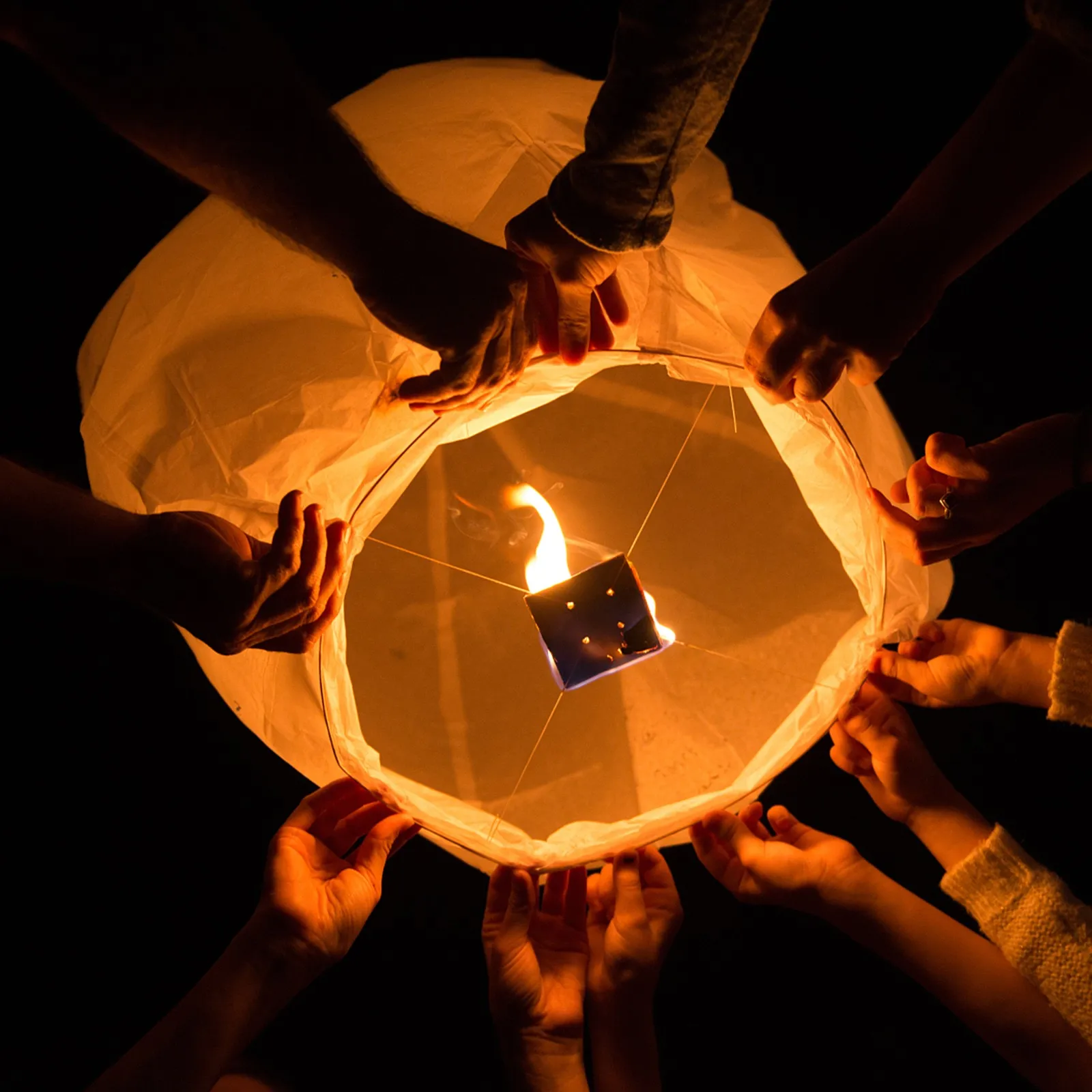 

2021 10pcs Chinese Paper Sky Flying Wishing Lanterns Fly Candle Lamps Wishing Light Christmas Party Wedding Festival Decoration
