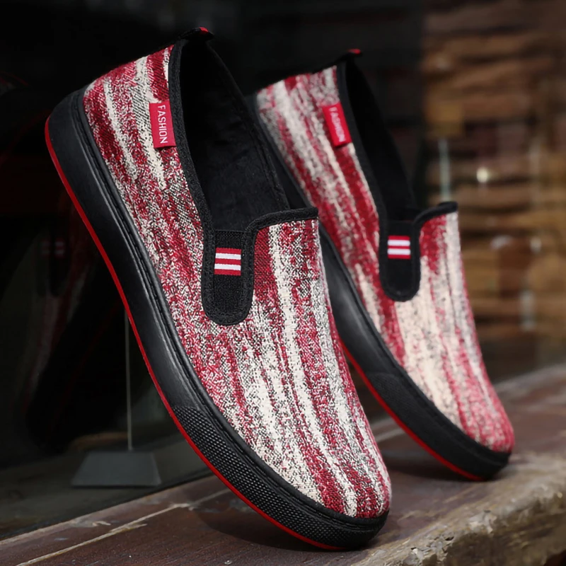 Мужские повседневные туфли без застежки черные мягкие лоферы