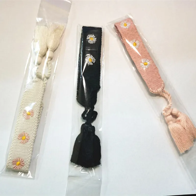 Женский плетеный браслет ручной работы регулируемый с вышивкой маргариток в