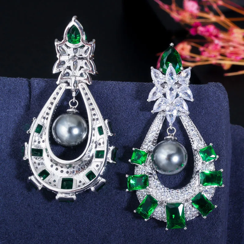 Серьги-подвески женские с зелеными фианитами и жемчугом