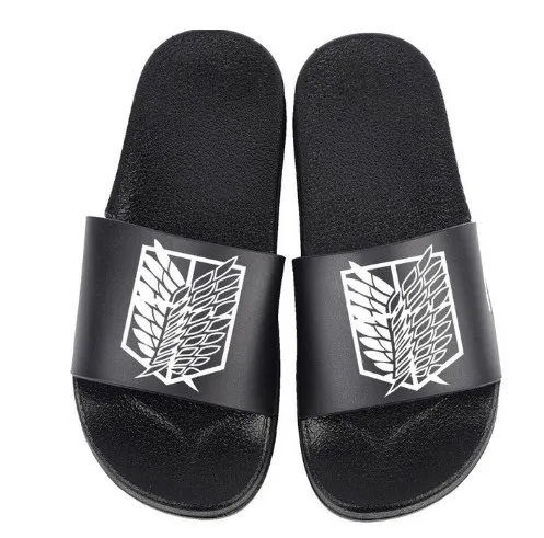 Тапочки унисекс Нескользящие мультяшный рисунок атака на титанов черные