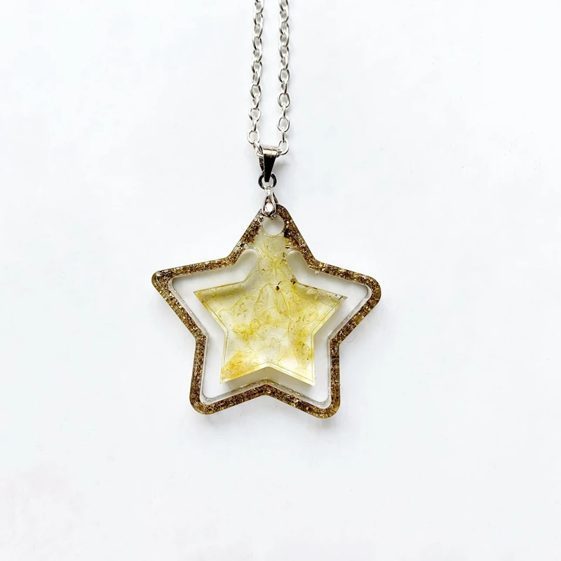 Кварцевая подвеска со звездными кристаллами в виде лимонно-желтых цитринов, украшенная медными чипсами, оргонитовая энергетическая смола, ювелирные принадлежности.