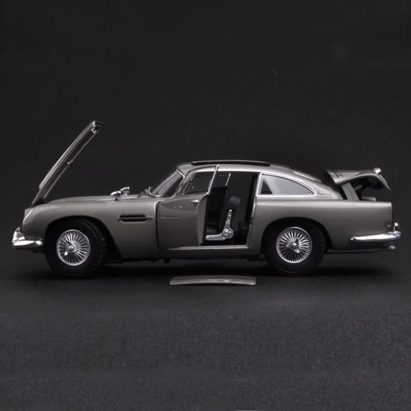 

1/18 Diecast Alloy Aston Martin DB5 Simulation Car Model Collection of Metal Vehicle Tools 007 Fans Toys Gifts Kids Collection