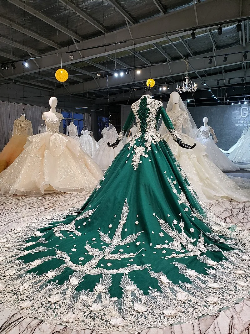 Muslim Long Sleeves Wedding Dresses 2020 for Women Colorful Elegant Crystals High Neck Lace up  Green Arabic Bridal Gowns