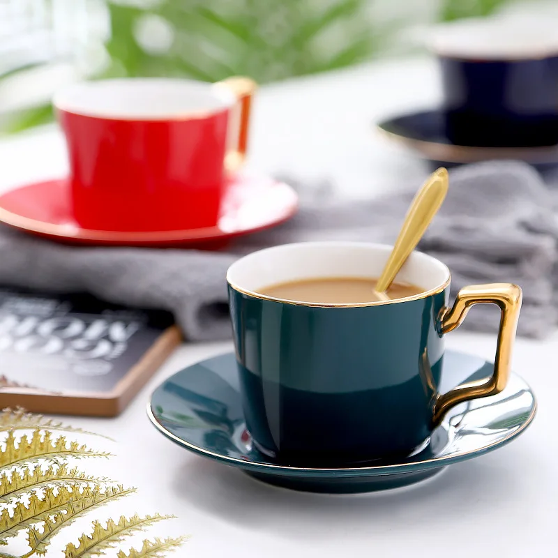 

Керамическая кофейная чашка и блюдце в европейском стиле, простая домашняя Золотая чашка для глазури, чашка для послеобеденного чая, Цветоч...