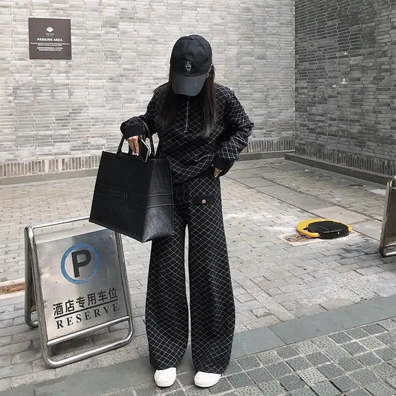 

Autumn and winter 2020 Korean loose temperament semi high collar celebrity small fragrance knitwear drop feeling wide leg pants