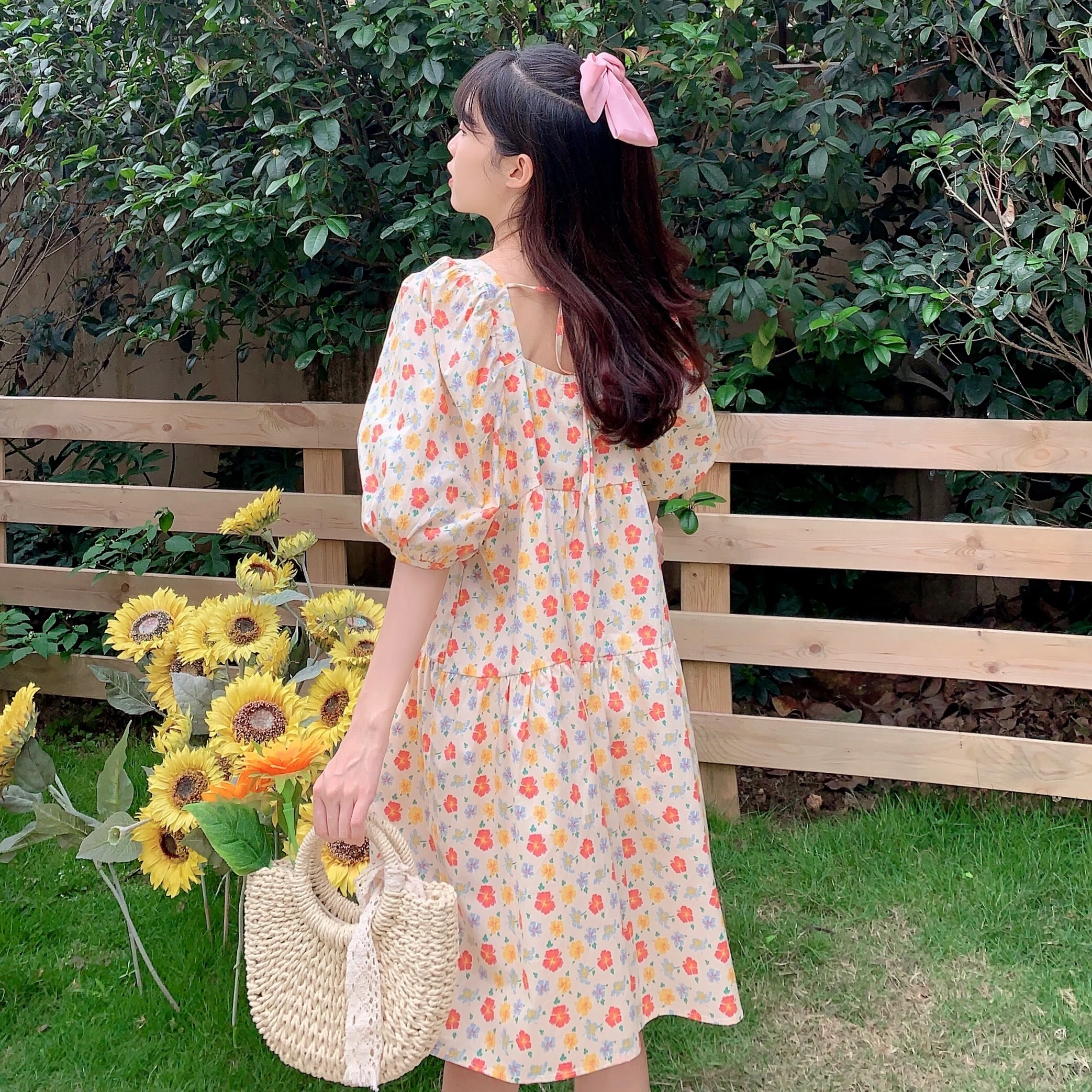 

Sweet Lolita Small fresh floral dress female Japanese ins sweet age-reduced square collar bubble sleeve loose short-sleeved girl
