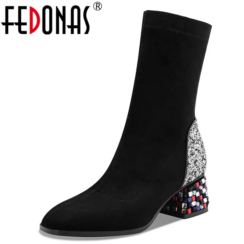 Женские короткие ботинки FEDONAS замшевые на высоком каблуке со стразами вечерние с
