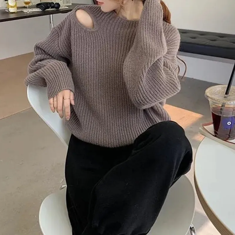 

Женский трикотажный пуловер с вырезом лодочкой и длинными рукавами