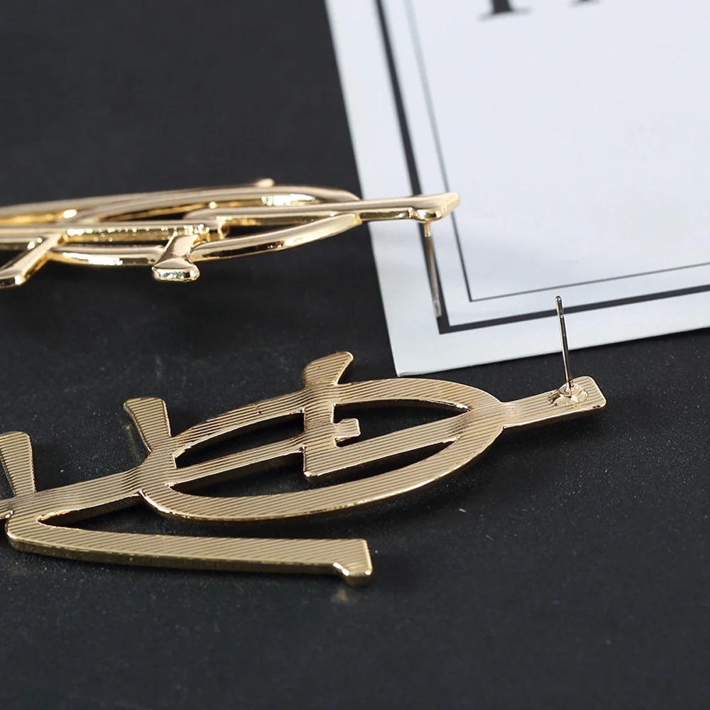

1 Pair Exaggerated Big Letter Love Pendant Earrings Metal Glossy Women Fashion Personality Earrings Jewelry