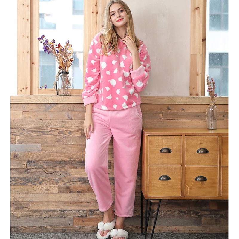 

2018 Women New Coral Velvet Sleepwear Set Polka Dot Flannel Velvet Pajamas Female Home Clothing Winter Warm Long Sleeve Cozy