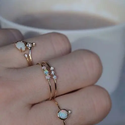 Набор зубцов золотого цвета для женщин простой кольцо с тремя камнями белым