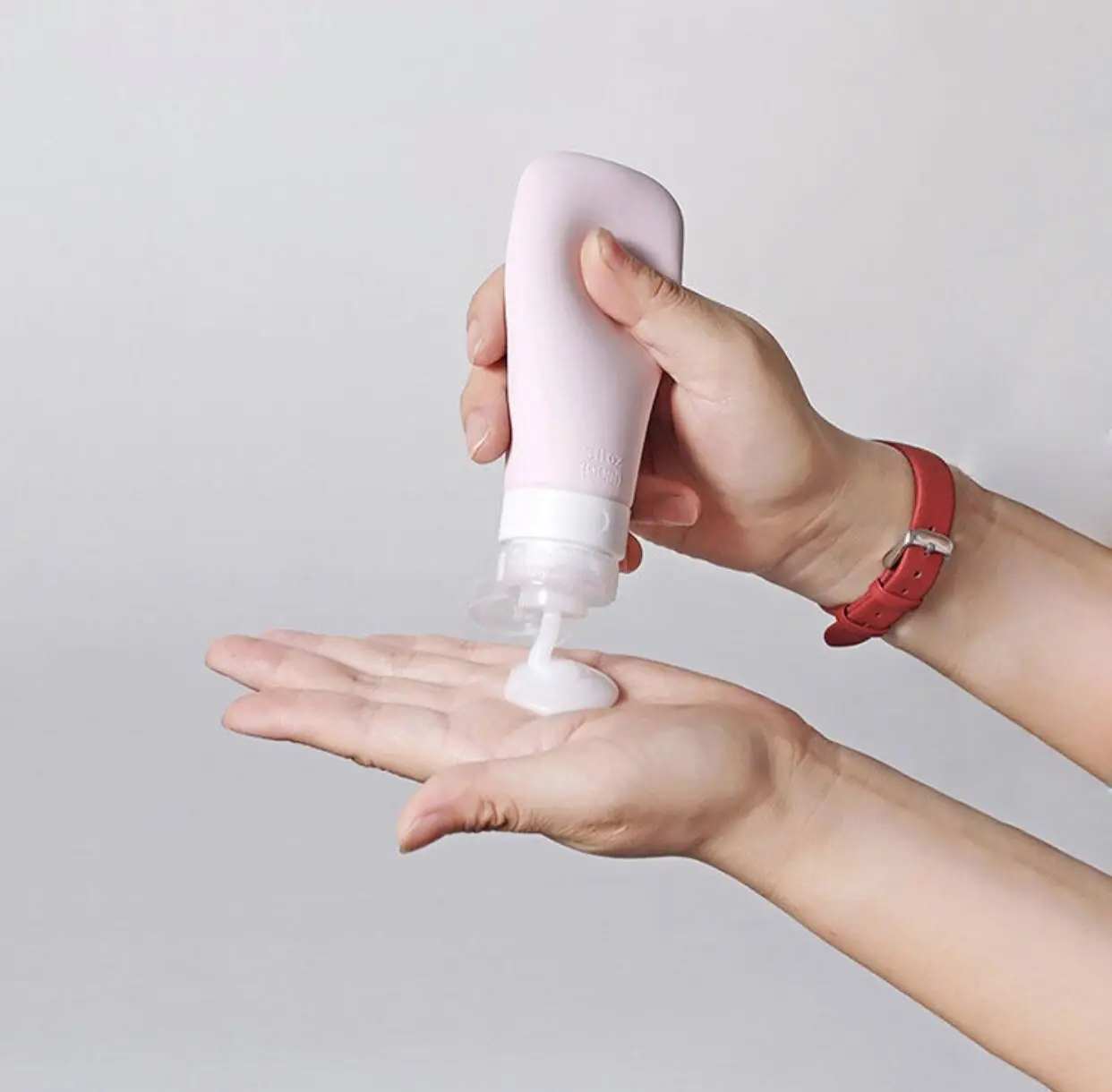 Новый набор для путешествий в форме веера содержит шампунь лосьон косметику и