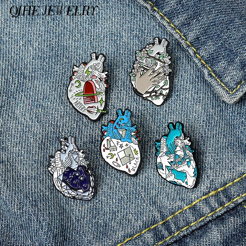 

Organ Heart Enamel Pin Ocean Sky Starry Heart Anatomical Brooches Doctor Nurse Medicine Art Artist Brooches for Women Men Gifts