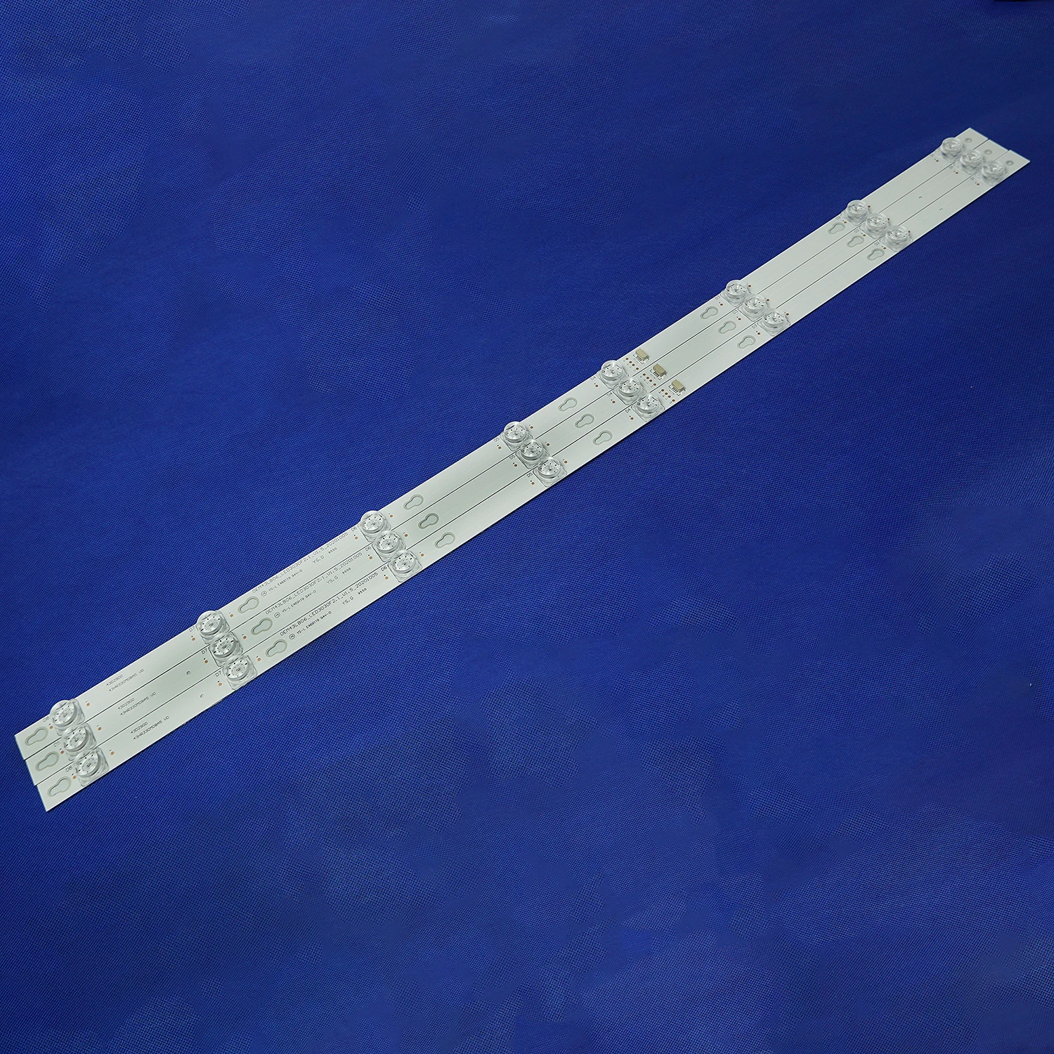 

Светодиодная лента для подсветки 8 ламп для TCL tot_43d2900 _ 3x8 _ 3030c Φ 43S305TABA 43S303 43DP608