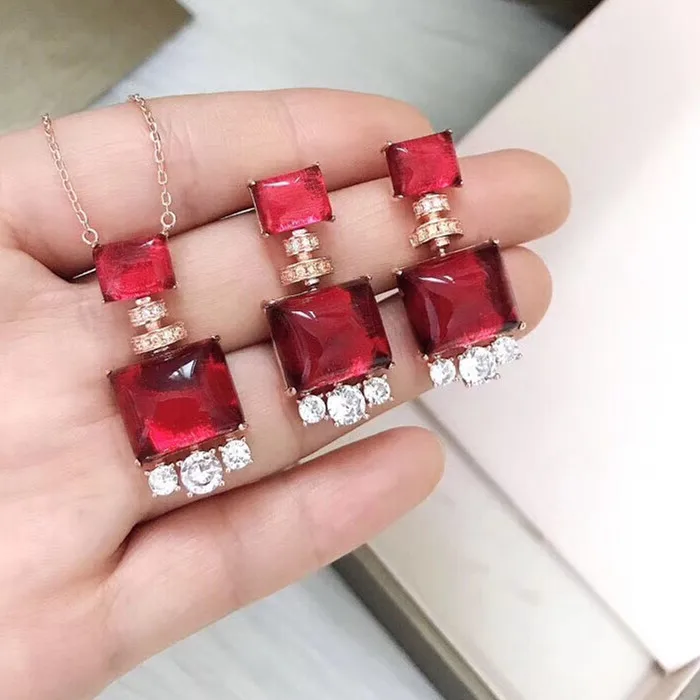 

Комплект из колье и серёг, из серебра 925 пробы, с фианитом