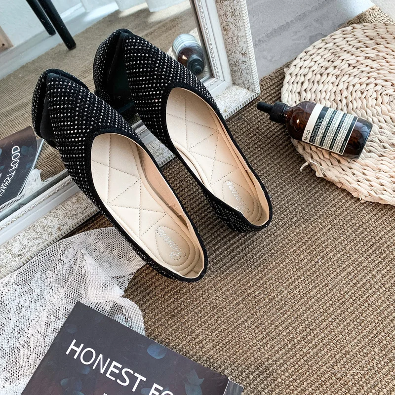 

Creamy-white Yellow Black Pointed Rhinestone Flat Shoes Women Comfortable Lightweight Wild Fashion 2020 Spring Slip-On W28-43