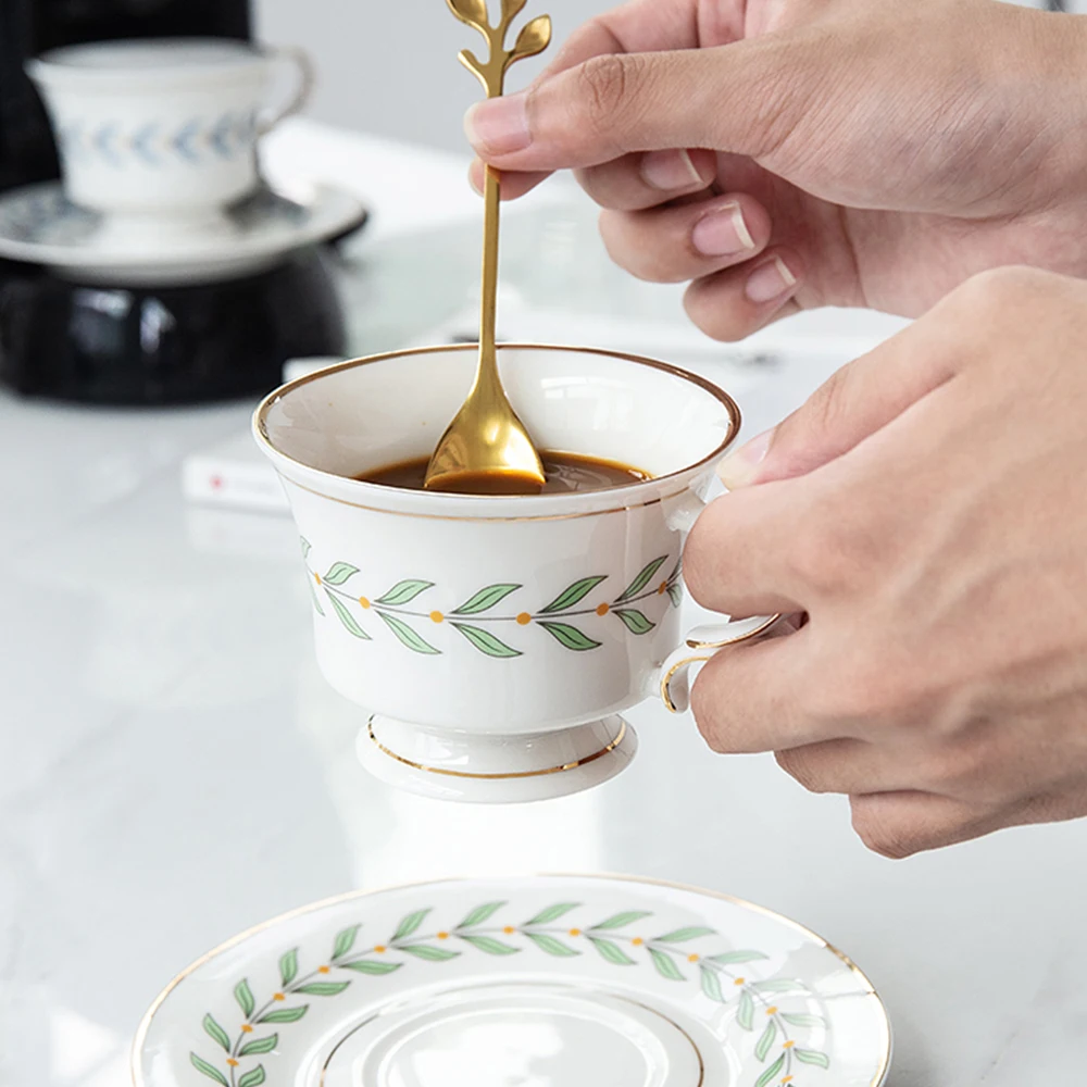 

Творческий листьев Форма ручка десертная кофейная ложка снэк-совок вилка пара чайная ложка маленькие Нержавеющая сталь, столовая ложка