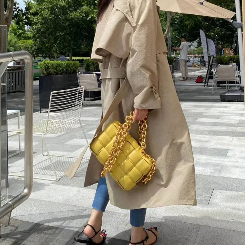 

Thick Padded Woven Hand Purse Luxury Golden Chain Bags for Women 2021 Spring Crossbody Messenger Handbags Ladies Designer Totes