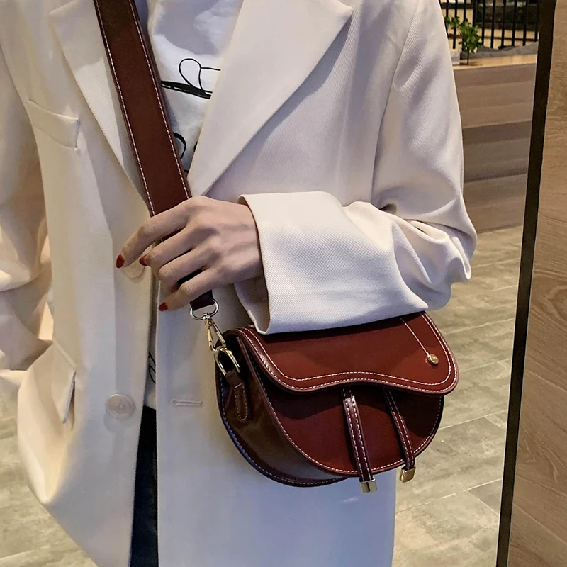 

Retro women's saddle bag, portable leather bag, luxury bag, black, new in 2021