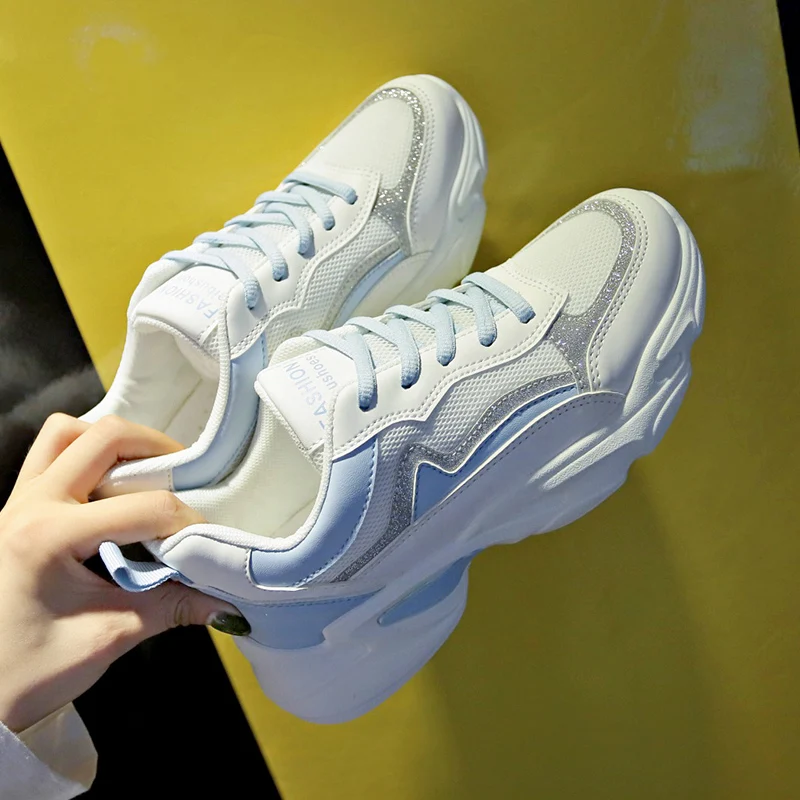 Женская обувь Новинка 2019 года белые кроссовки на массивном каблуке для женщин из