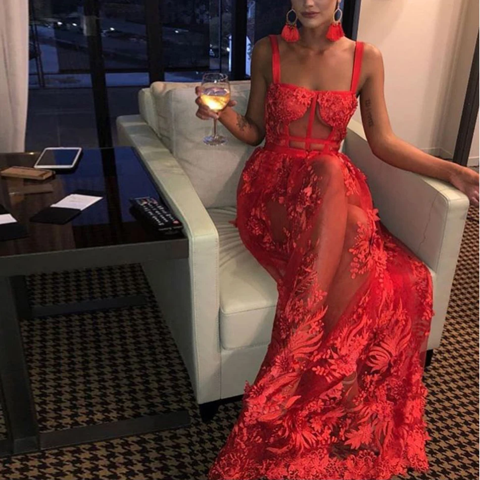 Женское длинное облегающее платье Красное Кружевное без рукавов на тонких