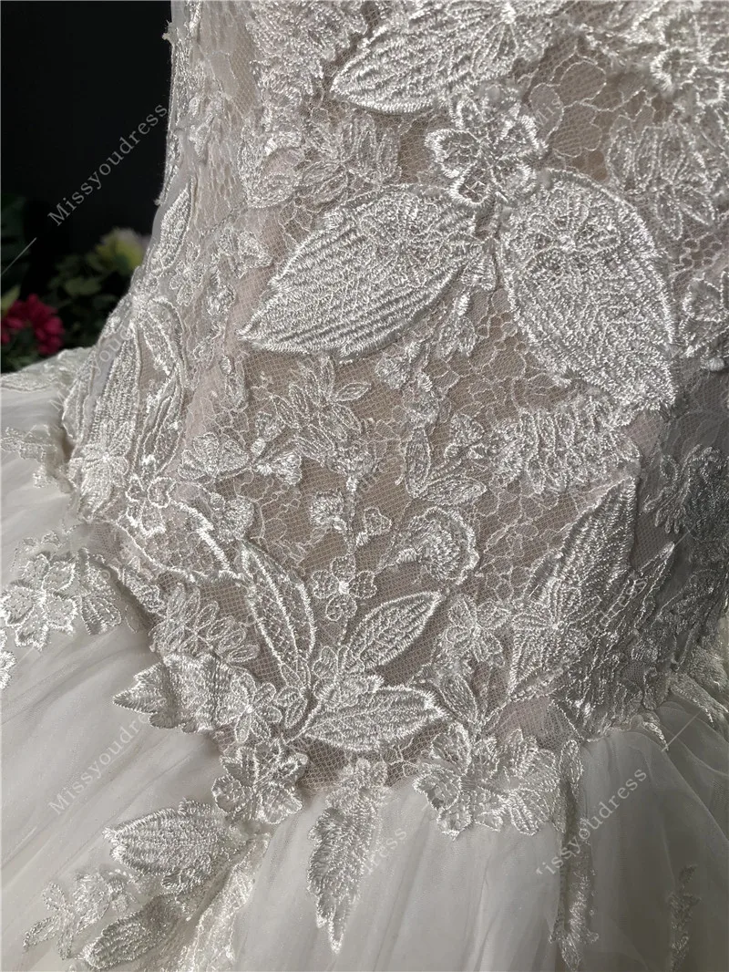 2021 Newest High Quality Real Sample Ivory Lace Cap Sleeeves Ball Gown Zipper Floor Length with Long Train Wedding Dress
