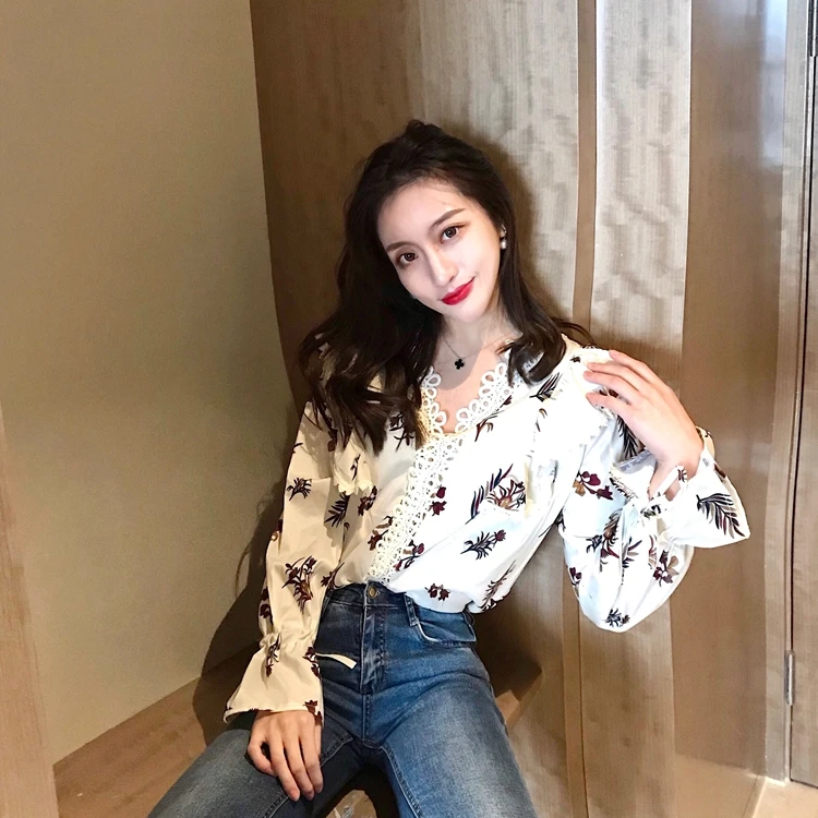 

Spring Vintage Style Women's Clothing Blouses Flare Sleeve V-neck Shirts Ruffles Woman Tops Blusas Mujer De Moda 2021 New