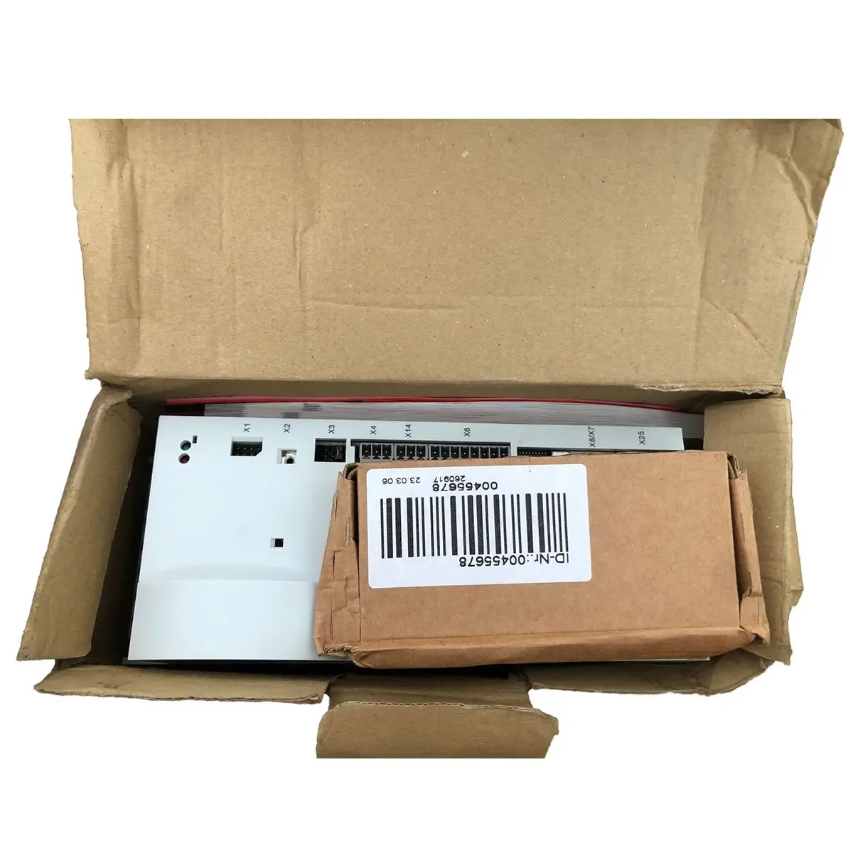 

Новый в коробке ECSEA008C4B Lenze сервоось Модуль Драйвер инвертор
