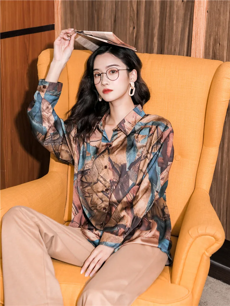 

2021 Spring Women Shirts Loose Oversized printing baroque retro Blouses Female Tops New Lapel Long Sleeve Fit Fashion Tide