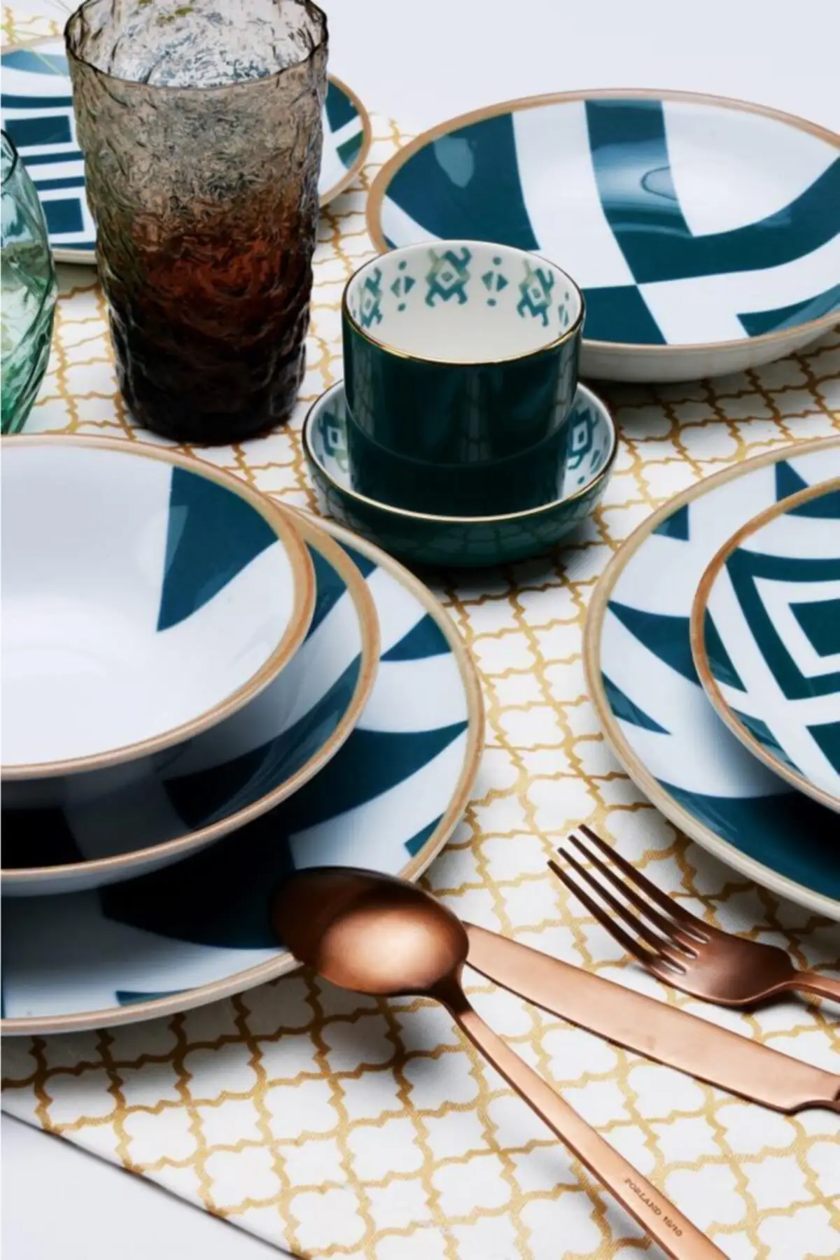 

Porland Strappy Lebon 24 Piece Dinnerware 04 POR034200