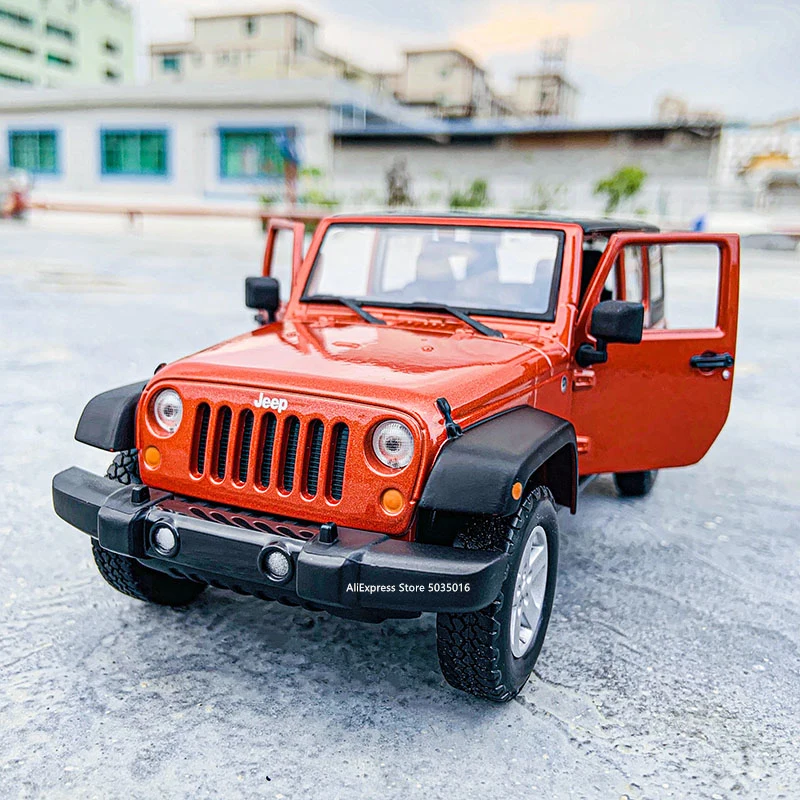 Модель автомобиля Maisto 1:24 2015 Jeep Wrangler неограниченная модель из сплава поделки
