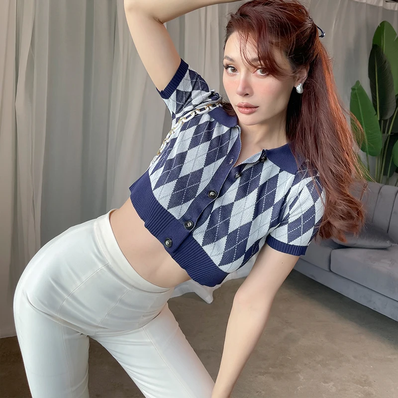 

2021 Summer New Vintage Diamond Plaid Contrast Color Knitted Woman Tshirts Casual Short Sleeve Cardigan Slim Crop Top Streetwear