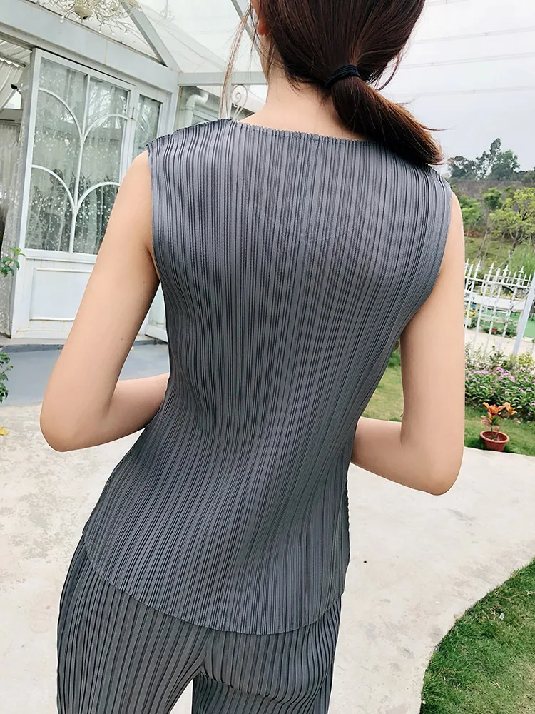 

2021 Summer New Sleeveless Pleated Vest Women Elastic Plus Size Loose Slimming Rushed Basic Tshirt Female Casual Pullover Tops