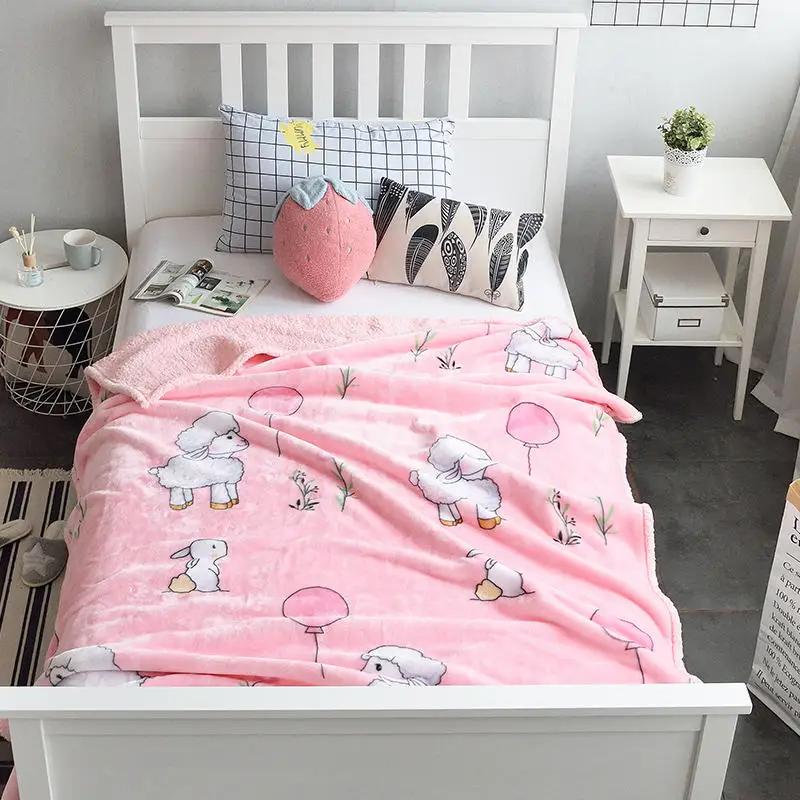 Стильное спальное одеяло для девочки на диван и кровать. Его можно использовать в