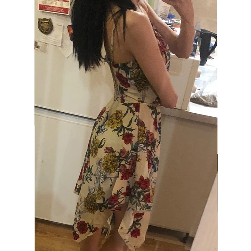 Женское шифоновое платье в горошек с открытыми плечами и воланом на бретелях |