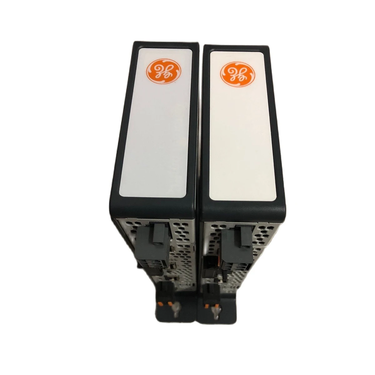 

Используется система контроллера 5V5B1000000026-005 B & R APC2100