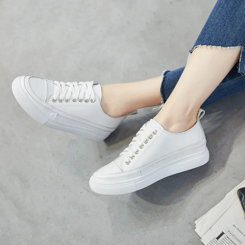 Кроссовки женские на шнуровке классические плоская подошва повседневные обувь