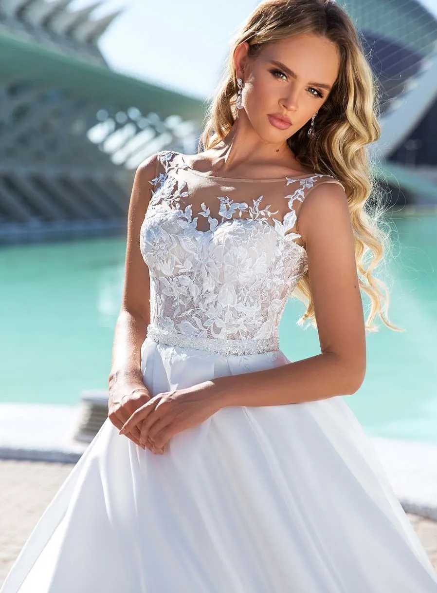 

A-Line Wedding Gowns Satin Lace Appliques Bodice Chapel Train Bridal Dresses
