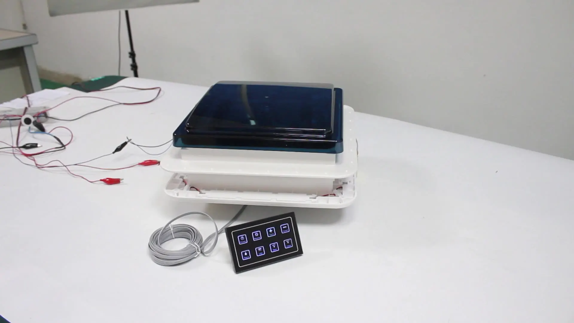 Goedkoop Tytxrv 12V Uv-bestendigheid Elektrische Controle Met Led Licht En Aanraken Screen Panel Rv Dak Vent Caravan Dakraam