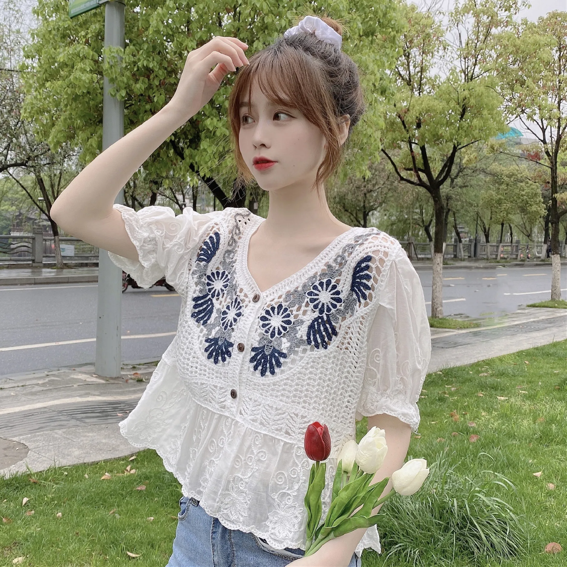

2021 summer fashion trendy fashion niche design shirt embroidered hollow puff sleeve temperament top women