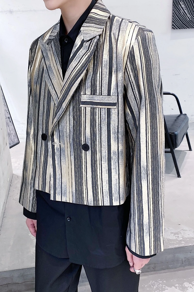 

Male Vintage Fashion Japan Streetwear Suit Jacket Outerwear Stage Clothing Men Metal Stripe Casual Short Suit Blazers Coat